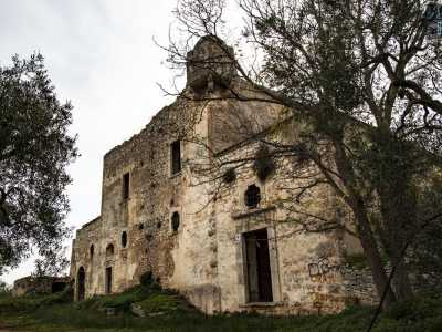 ...di base a base rettangolare, con'un altezza di circa 15 metri